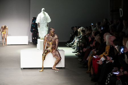  PROJECT 000 005 - 'His Majesty Prefers Pigs'