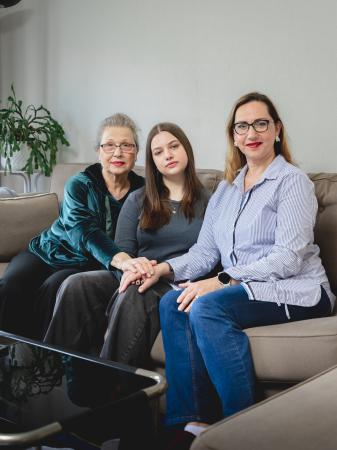 portrait of Gülcan together with her mother and daughter for the Hague Municipal Archives  portrait of Gülcan together with her mother and daughter for the Hague Municipal Archives