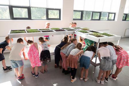  Radix Morgana Zoetermeer (deel installatie tafel met bakken en spiegels)
