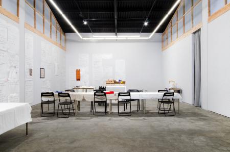  56 risks, 55 risks transferred, and three parts of three risks transferred and embroidered, surround the common cloth for the open embroidery workshop with matiz on silk, a rustic stitch, a water wheel, a Picasso, some Mexican motifs and a Yugoslavian tap