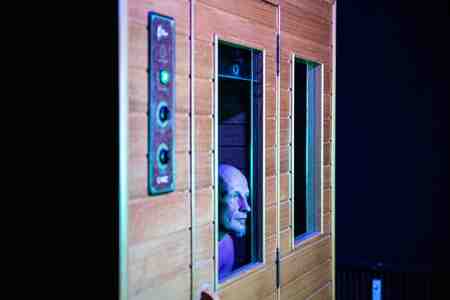  Hot Listening Booth