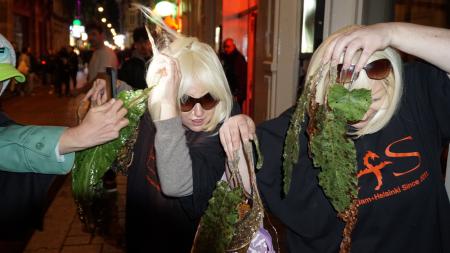  echo+seashell (Susan Kooi and Henna Hyvärinen) portrayed by Lukas Malte Hoffmann 