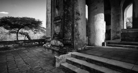  Just the sound of distant crows touching the old Tu Duc tomb