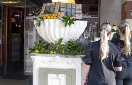  oyster party on the founatin