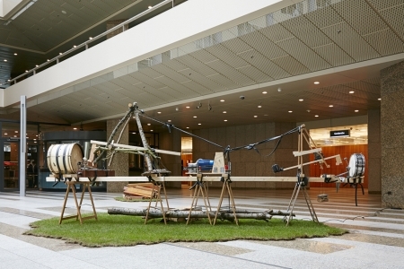  Drummachine, detail uit Come down off th