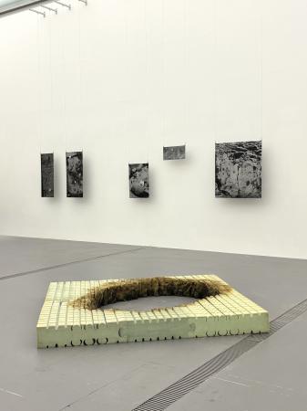  ECHOES ON POROUS GROUND