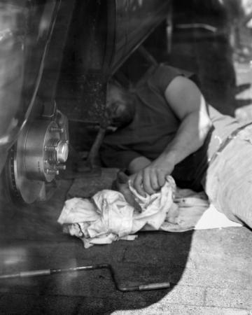  Falk under the Volvo