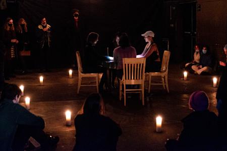  Rehearsal of a seance: how to make oneself all ears