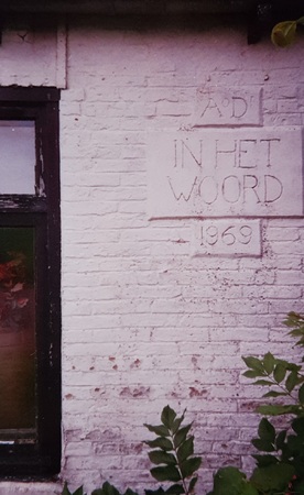  Wat heeft het woord dat het beeld niet heeft en andersom