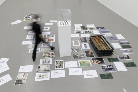  ‘Gathering dust’ or delay as an artistic research method. 
