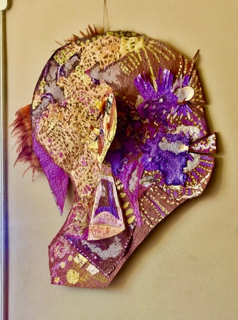  Geld heeft geen oren maar het hoort, geen benen maar het loopt, flat ears