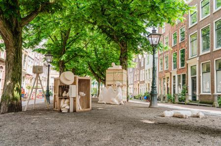  If the moon was a cookie that would reflect over the Gizeh Desert