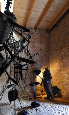  Er brandt licht in de toren