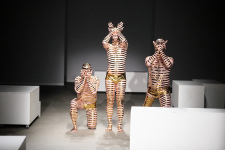  PROJECT 000 005 - 'His Majesty Prefers Pigs'