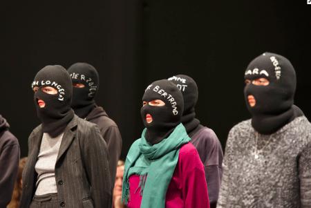  C'est grâce à mon vocabulaire que je parle, bien que je ne sois pas toujours d'accord avec lui